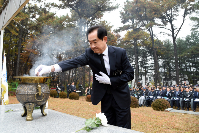 [포토]안병용 의정부시장, '자유수호 희생자 합동위령제' 참석