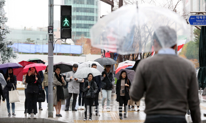 [포토]'미세먼지 씻어주는 단비'