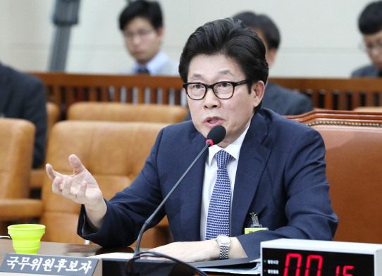 文대통령, 오후 5시 조명래 환경부장관 임명장 수여…野 반발 불가피