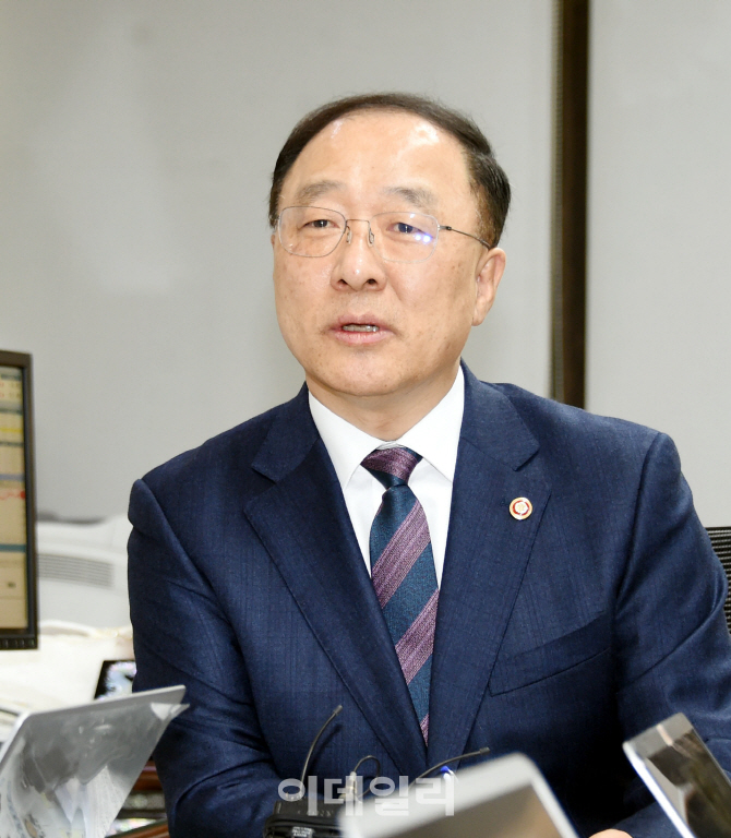 [포토]기자간담회 가진 홍남기 부총리 내정자