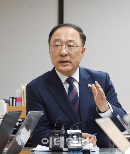홍남기 후보자 "靑과 의견 다를 수 있어.. 경제부총리가 내부조율 중심축"