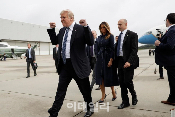 트럼프, '캐러밴 차단' 포고..'연방법 위반' 논란