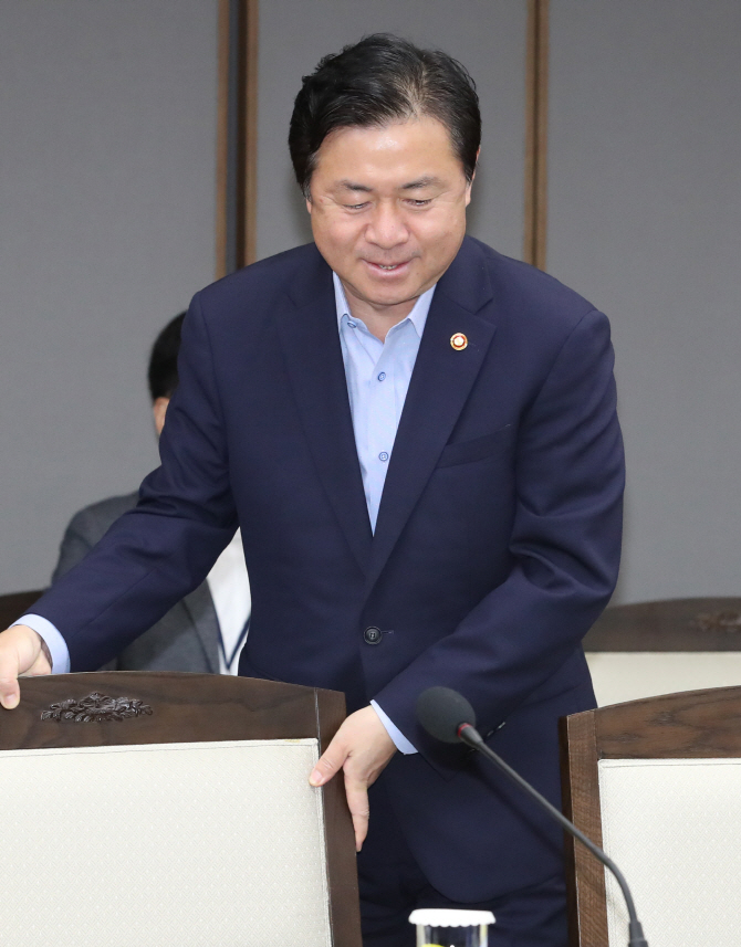 김영춘 장관, 10년만에 부활한 과학기술관계장관회의 참석