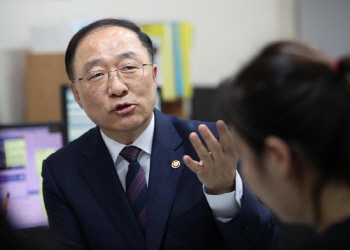 10월 고용통계 나온다…文 '2기 경제팀' 고민 커질듯
