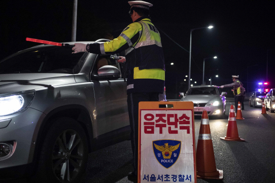 술 취해 운전한 공무원 한해 730여명…10명중 8명 ‘경징계’