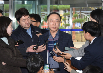 재계 끌어안기 예고한 '2기 경제팀', 친시장 실용주의 정책 이어질까