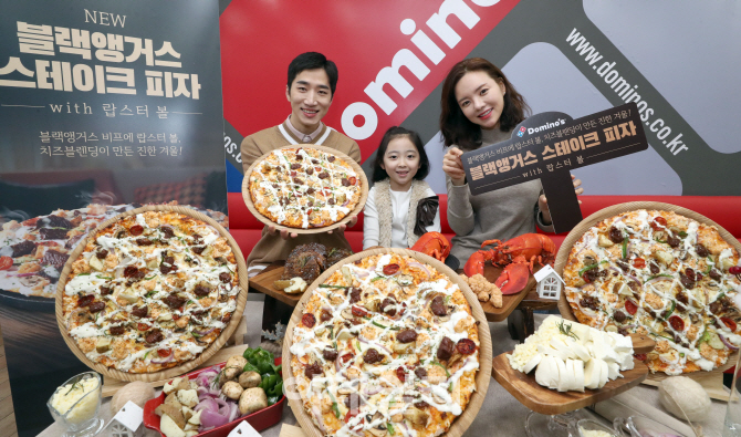 [포토]도미노피자, '블랙앵거스 스테이크 피자', 연말 온 가족이 함께 즐기는 따듯한 겨울 만...