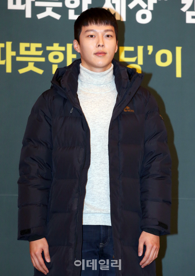 [포토]'네파, 따뜻한 세상' 캠페인 전달식 찾은 배우 장기용