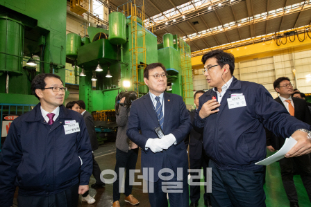 최종구 “카드수수료 인하, 신용카드사에 일방적으로 불리한 것 아냐”