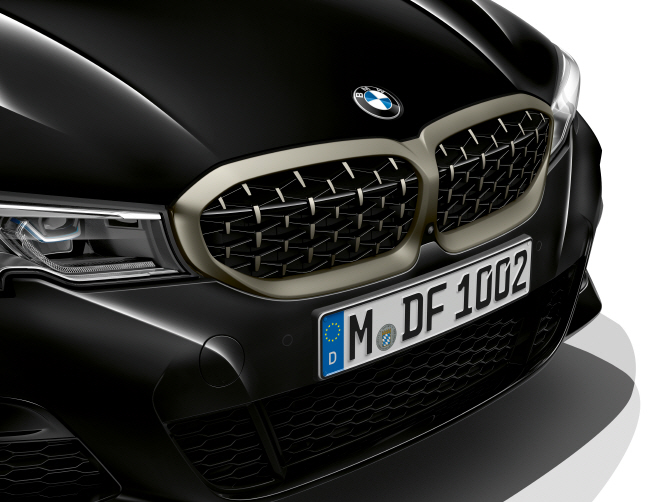 [포토]BMW 'M340i xDrive', 새로워진 키드니 그릴