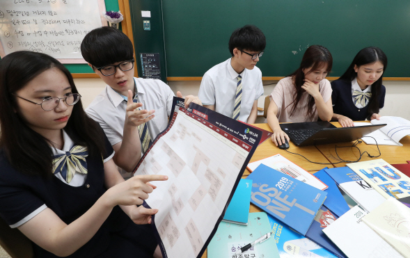 '정시귀족·학종충·교과충'…수시 불신에 계급이 된 입학전형