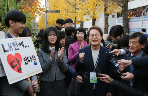 조희연교육감 "긴장 풀고 실력 펼쳐라…자기 자신 격려해주길"