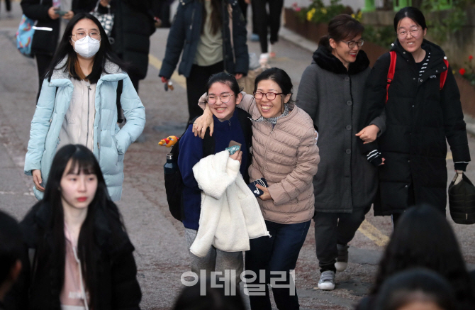 [포토]'우리 딸, 고생 많았어'