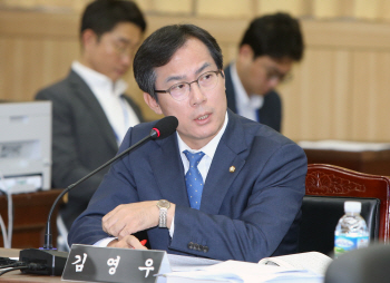 김영우 “文정부도 탄압하는데…의원들 당원권 정지 풀어야”