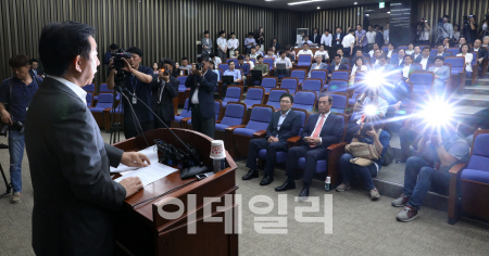 “후보마다 전대 주자 업고…” 구도 묘한 한국당 원내대표선거