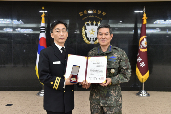 이국종 아주대 교수, 첫 명예 해군 중령 진급