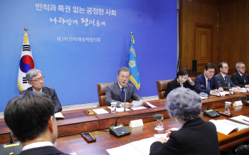 文대통령, 부패와의 전쟁 선언 “재건축비리 대책, 근본 접근 잘못” 질타(종합)