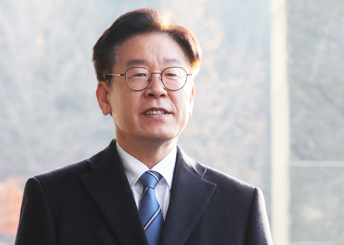 전우용 "이재명, 확실한 증거 제출하기 전엔 경찰 발표 받아들여야"
