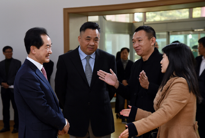 의정부역 '안중근동상' 제작한 최우 작가 전시회 열려