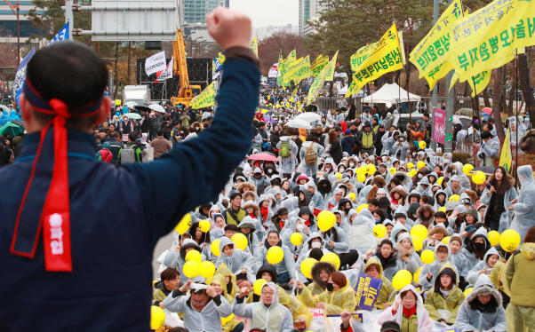 "탄력근로제 확대 중단하라"…9만명 운집 민주노총 총파업(종합)