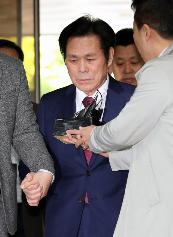 '신도 상습 성폭행 혐의' 이재록 목사 1심서 징역 15년