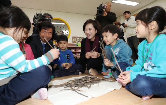 유은혜 “고교 유휴부지 활용 단설유치원…공공성 강화 모델”