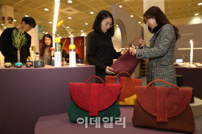 [포토]국내 최대 공예 축제, '2018 공예트렌드페어' 코엑스에서 개막