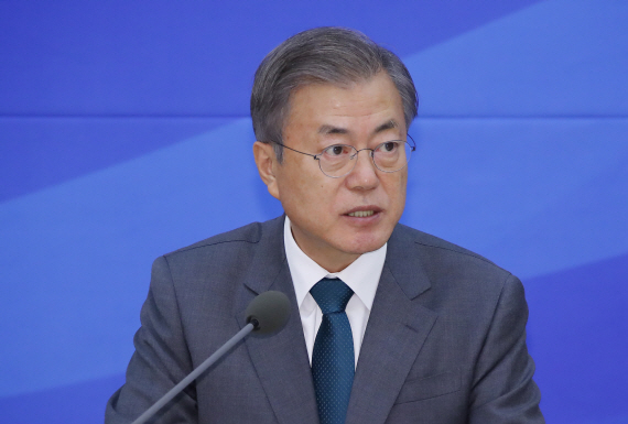 文대통령 “광주형일자리 합의시 정부 필요한 지원 아끼지 않을 것”(속보)