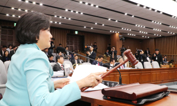 사개특위, 20여일 만에 소위구성…오신환·윤한홍 소위원장