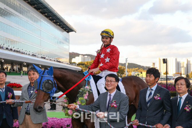 브라질서 온 안토니오 기수, 한국 경마 자존심 되다