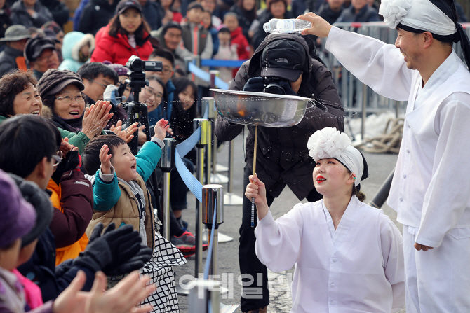 [포토] 파주장단콩축제 양푼 돌리기 공연