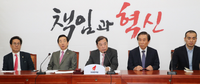 한국당, 당원권 정지 해제 여부 원내대표 선거 뒤 결정키로