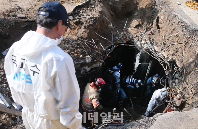 [포토]합동 감식중인 관계자들