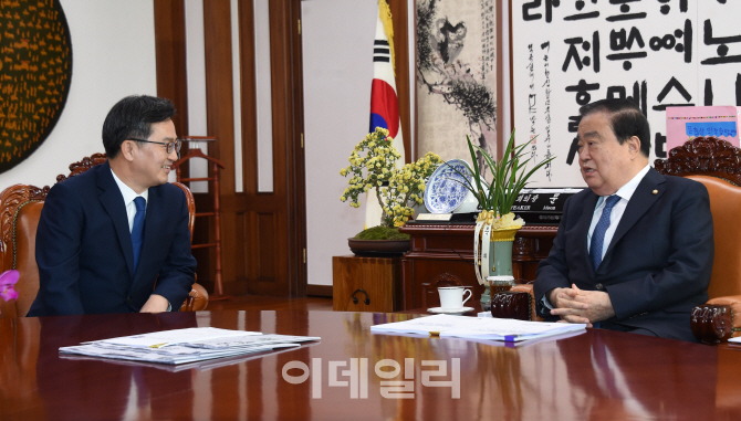 [포토] 예산안 관련 국회의장 면담하는 김동연 부총리