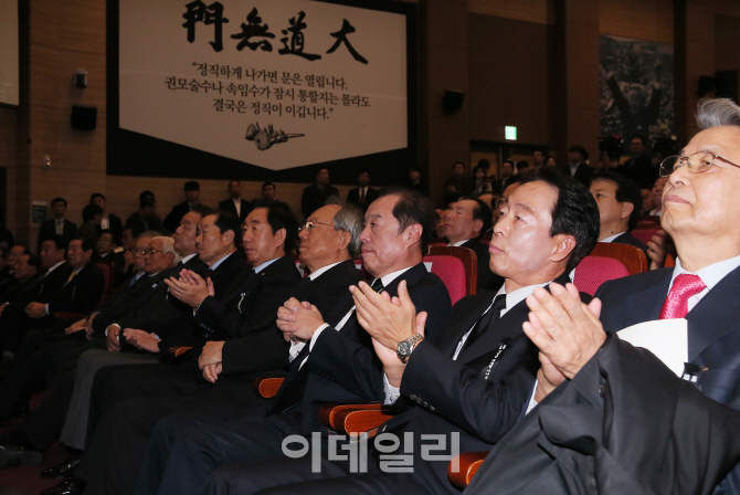 "진작 좀 잘하지"…한국당 뒤늦은 YS 추모 총력