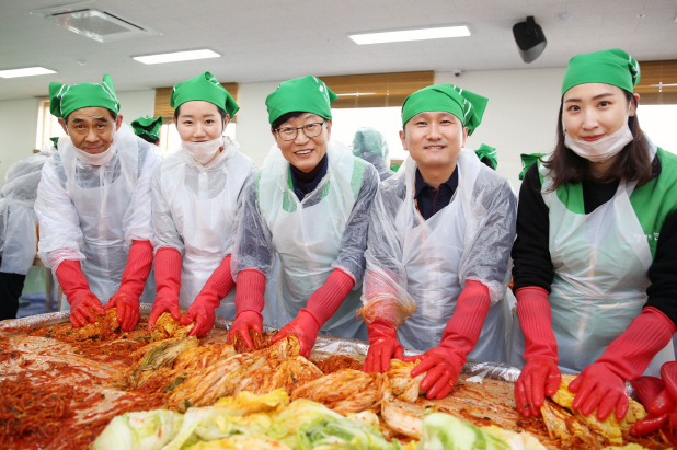 지역난방공사, 성남 저소득·독거 어르신 위한 '김장행사' 열어