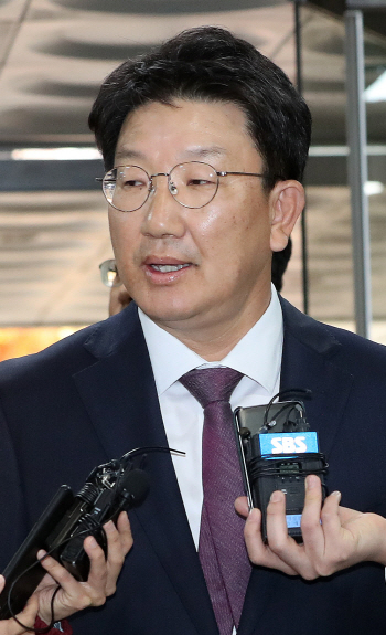 강원랜드 前팀장 "임원에게 권성동 청탁 전달받아" 증언