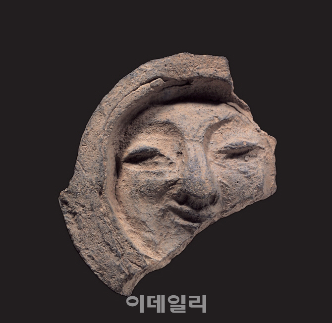 ‘신라의 미소’ 보물로… ‘경주 얼굴무늬 수막새’ 등 6건 지정