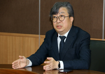 밑바닥 거쳐 총리까지…정치연습 하며 성장하는 독일