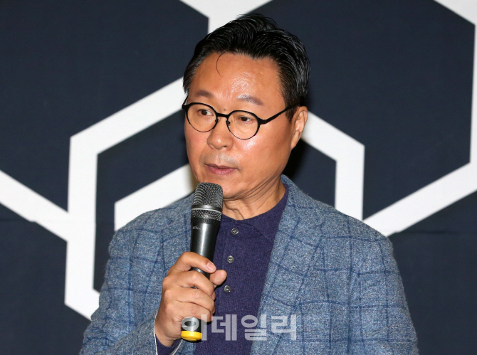 [포토]신근영 한국블록체인스타트업협회 회장, '이데일리 블록체인 포럼(EBF) 2018'에서 강연
