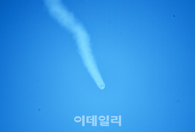 [포토]누리호 시험발사체 '푸른 하늘로'