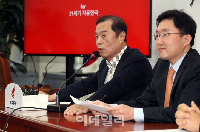 [포토]기자간담회 가진 김병준 한국당 비대위원장