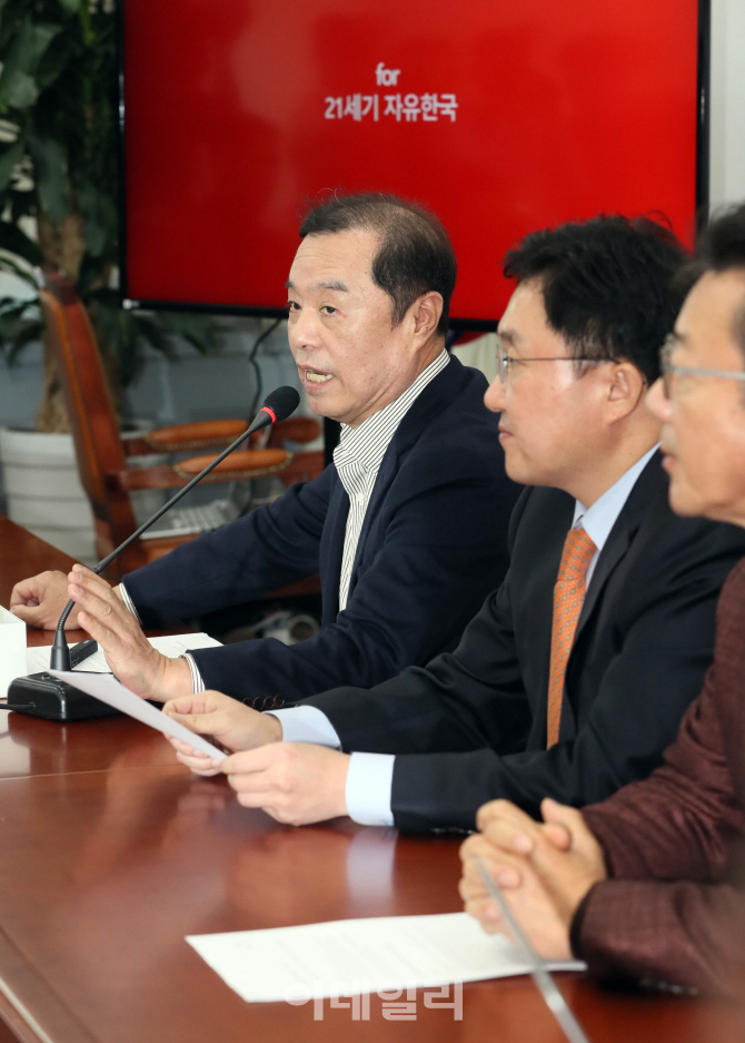 [포토]기자간담회 가진 김병준 자유한국당 비대위원장