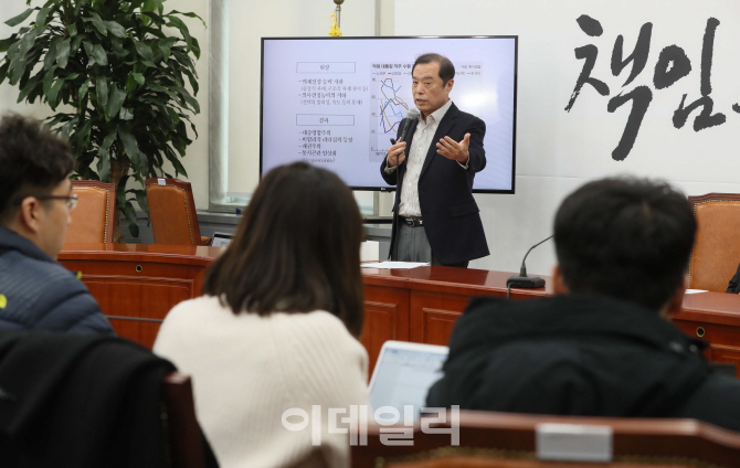 [포토]김병준 한국당 비대위원장 'i폴리틱스' 발표