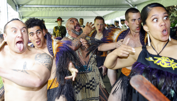 [포토] 문 대통령 환영하는 마오리족 전통 춤 '하카'