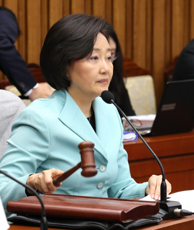 박영선 “사법농단수사, 연내 마무리해야…법원, 개혁결단 부족”