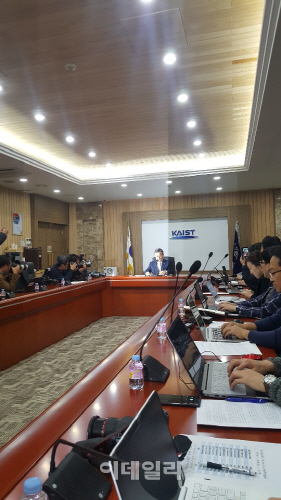 '연구비 횡령 의혹' 신성철 KAIST 총장 "양심에 부끄러운 일 한 적 없다"