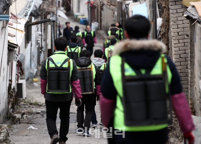 [포토]새마을금고중앙회, '연탄 전달하러 갑니다'