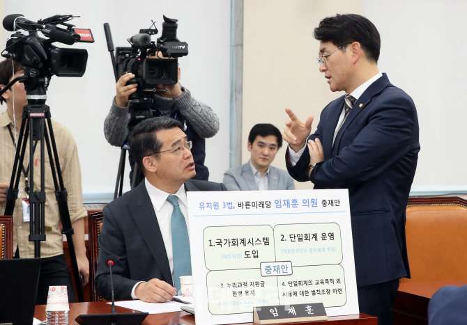 [포토]대화하는 임재훈-박용진