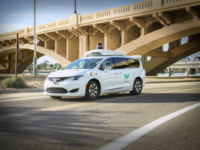 구글, 미국서 자율주행차 택시 첫 상용화